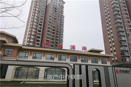 锦绣华庭3室2厅1卫72万108m2简单装修出售